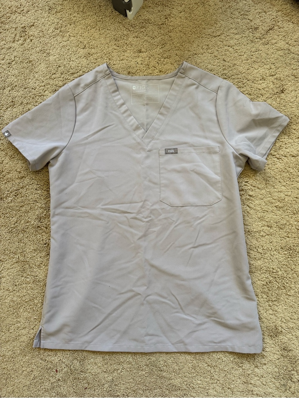 Figs woman’s V-Neck Short Sleeve Shirt in Light Gray
